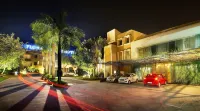 Flora Airport Hotel and Convention Centre Kochi - parking