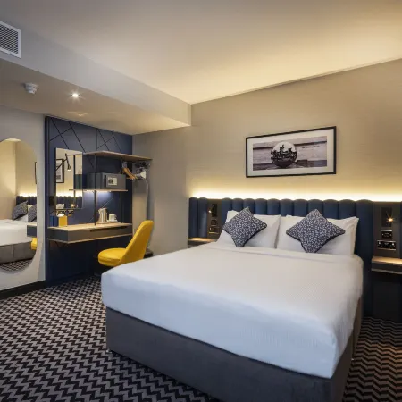 Academy Plaza Hotel Отели рядом с достопримечательностью «Парнел-сквер»
