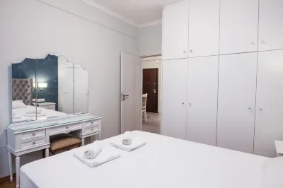 Relaxing 2 Bd Apt with Balcony in Zografou