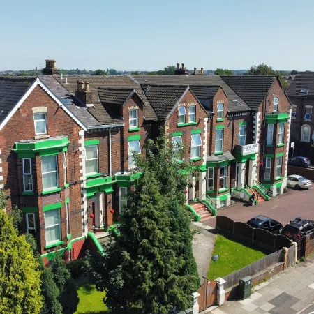Castle Lodge Guest House 86-88 Sheil Rd L6 3AF Отели рядом с достопримечательностью «Стадион «Энфилд»»