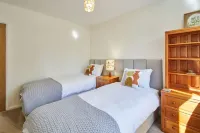 Host & Stay - Manifold - Homestays
