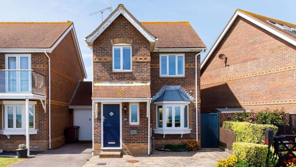 Wonderful Seafront Home - Panoramic Ocean Views