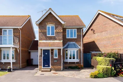 Wonderful Seafront Home - Panoramic Ocean Views