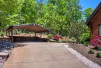 Spectacular Mountain Views and Hot Tub - Charming Cabin Haven