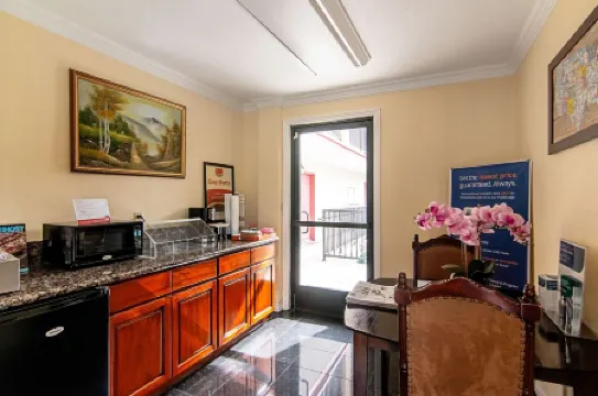 Econo Lodge Long Beach I-405