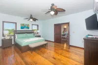 Coco View Canal Lot 18 Private Home 3 Bedroom Home Hotel di First Bight