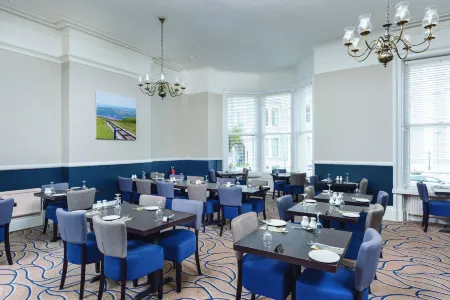 The Marine Hotel Отели рядом с достопримечательностью «Mostyn Street»