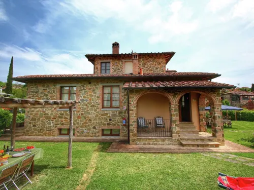 Tuscan Style Apartment with View of the Hills