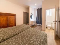 맨션, 수영장 및 바 있음  호텔