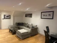 Luxurious London House With 6 Bedrooms Hotel di Potters Bar