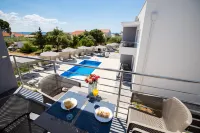 1Oak Rentals 2 - Pools
