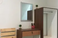 RedDoorz Near Institut Kesehatan Helvetia Các khách sạn ở Medan Helvetia