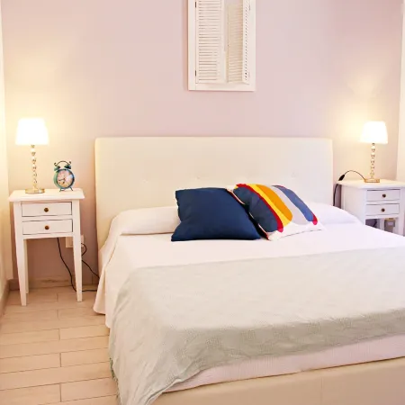 Blue Home Отели рядом с достопримечательностью «Пляж Кала-Мадонна»