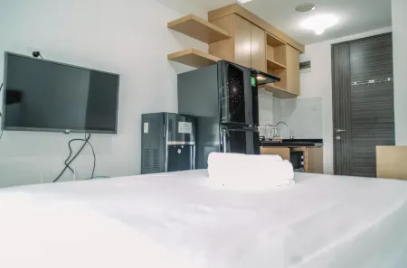 Stunning and Comfy Studio Amazana Serpong Apartment