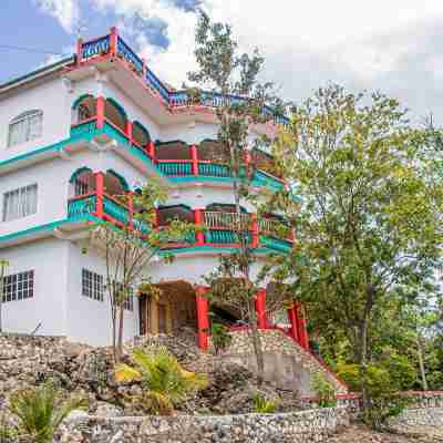 Haleys Paradise at Blue Hole Hotel Exterior