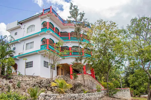 Haleys Paradise at Blue Hole Hotels in Little Bay