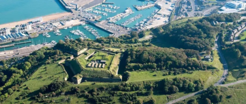 St Margaret's 2-Bed Chalet - Sleeps 4 & Pets ok