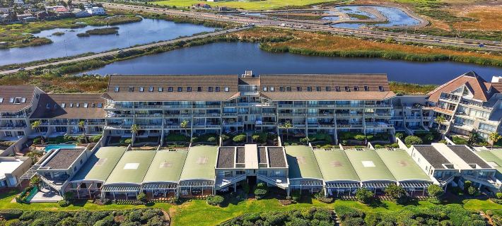 Dolphin Beach H301 Hotels in Bloubergstrand