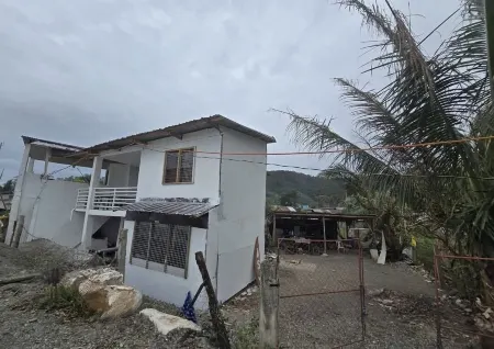 A.S.J. Backpackers Baler Отели рядом с достопримечательностью «Дингалан Кейв»