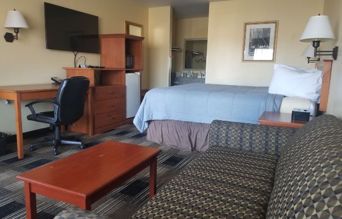 Oakridge Inn & Suites