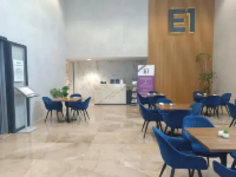 E1 Spacious Studios, Sea and Beach Views, High Floor Hotéis em Gibraltar