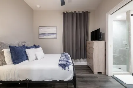 The Bywater Hotel and Suites Отели рядом с достопримечательностью «Лонг Вью Хаус энд Гарденс»