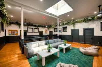 Howzit Hostels Hawaii Hotels in Hilo