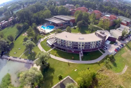 Hotel Azur Siofok Отели в г. Шиофок