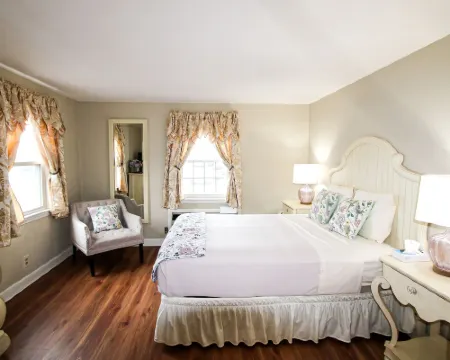 Colonial Inn Seekonk Hotels in Bristol County