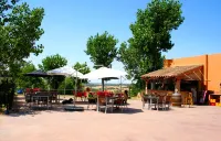 Tantaka - Albergue Los Meleses Hotels in Barbastro