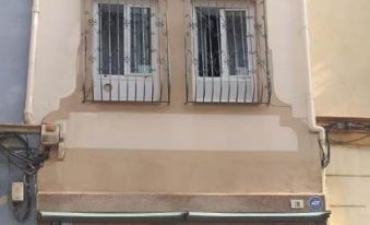 Ayz Frailes - Auto Check-in Property
