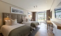 Krystal Beach Hotel فنادق في Gordons Bay