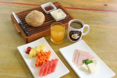 The Riverside Inn Отели в г. Лос Наранхос