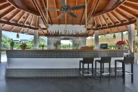 Sybaris Suites & Residences - bar