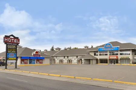 Colonial Square Inn & Suites