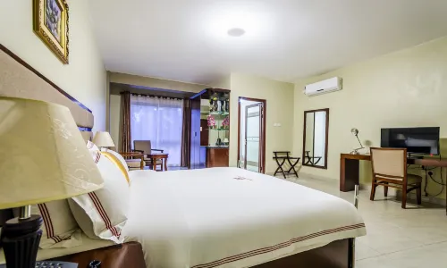 Hillside Plaza Hotel