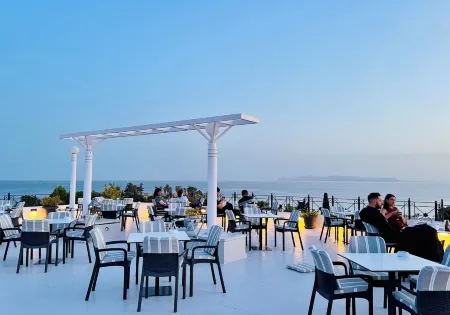 Hotel London Отели рядом с достопримечательностью «Paralia Asteria»