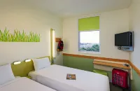 Ibis Budget Courbevoie Paris la Défense 1