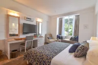 The Lynden Grove - Homestays