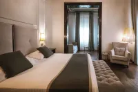 Hotel de La Ville - balcony