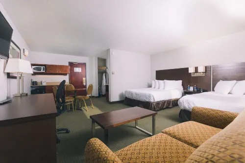 Service Plus Inns and Suites - parking