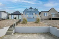 Beach View Breeze Family Holiday Home on the Shore
