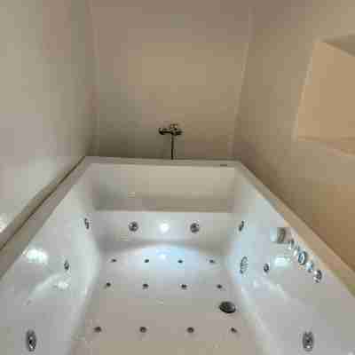 White Sand Jacuzzi Suite Fitness & Recreational Facilities