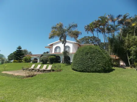 Bizafrika Guest Lodge & Conference Center