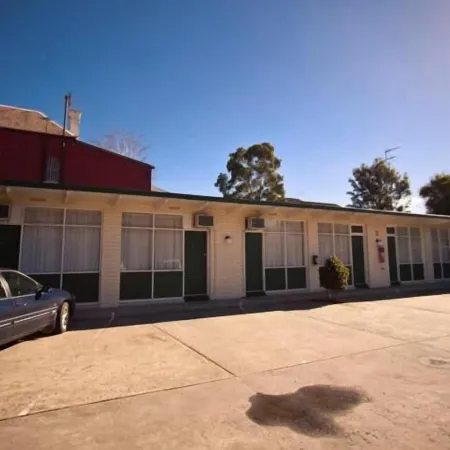 Parkville Motel