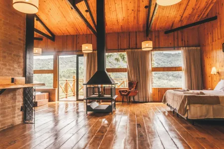 Estalagem Tronador Отели рядом с достопримечательностью «Escola Mineira de Falcoaria»