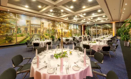 Dorint Hotel Potsdam Отели рядом с достопримечательностью «Потсдамский университет»