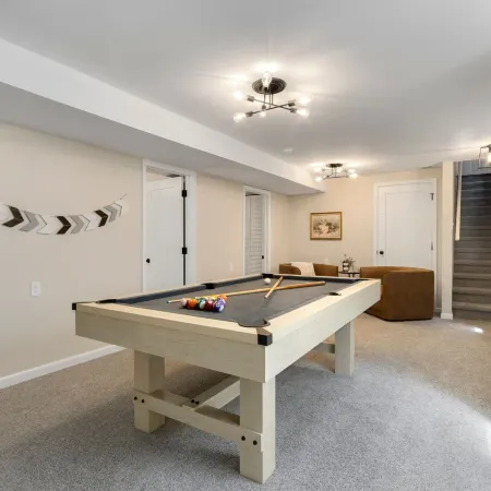 Downtown Windsor Home With Hot Tub & Pool Table