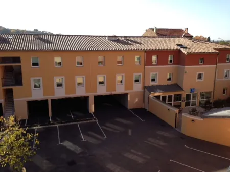 First Inn Hotel Отели в г. Апт