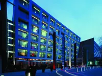 Radisson Blu Media Harbour Hotel, Düsseldorf Hotels near Hafen